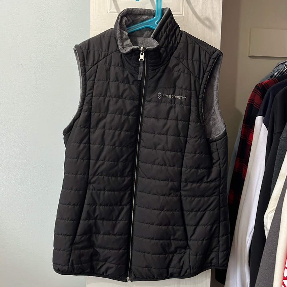 Sleeveless vest. Size M woman .